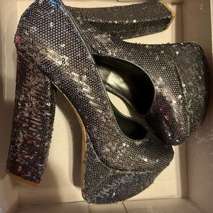 Show stoppers! Theater, Dance, costume, the perfect conversation starter.